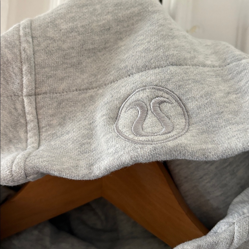 Lululemon Scuba  Full-Zip Cropped Hoodie Light Heathered Gray Women’s Small - Picture 3 of 7